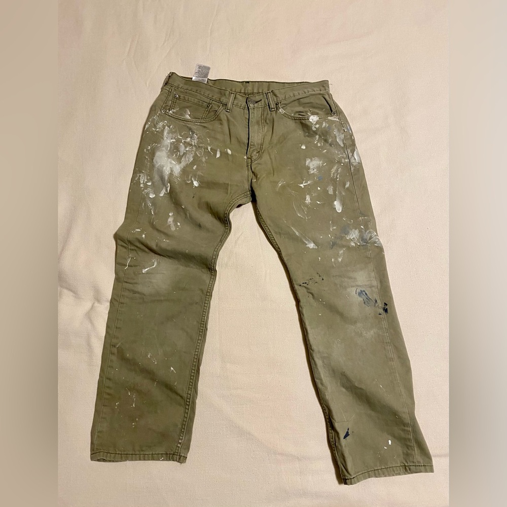 505 Levi’s distressed and paint splattered size 34x30